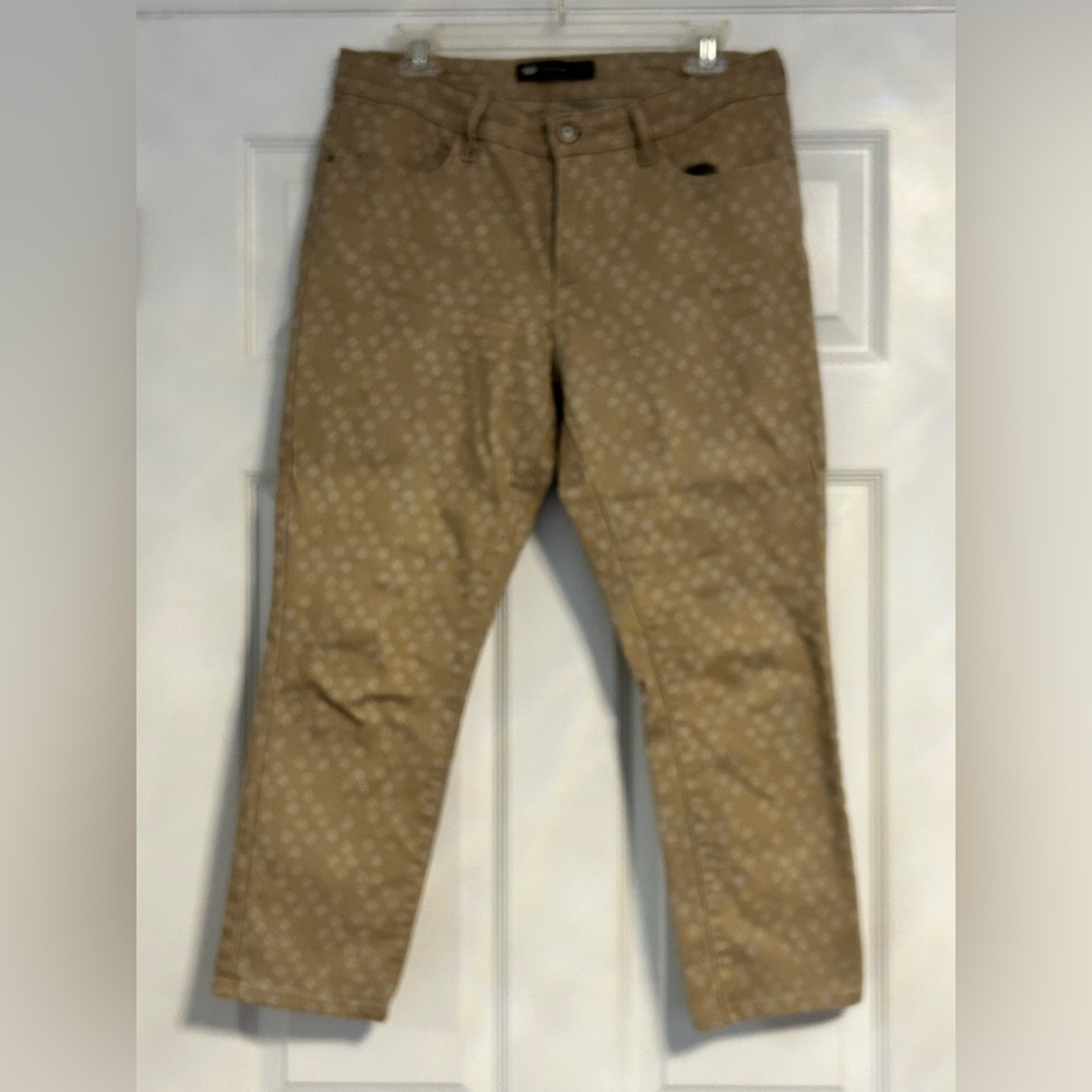 Levi’s khaki and white capris 12M